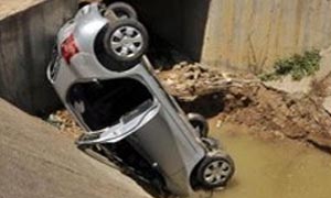 Adana'da mezarlıkta feci kaza!