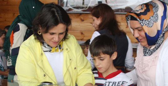 Bayan Kızılcık çocukları unutmadı