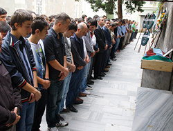 Burak gözyaşlarıyla uğurlandı