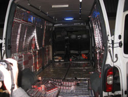 Trabzon’da minibüste 6 bin 200 paket kaçak sigara ele geçirildi