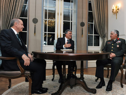 Köşkte 3'lü Zirve!