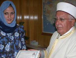 Ezandan etkilenip Müslüman oldu