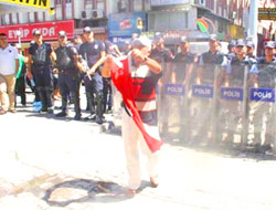 BDP mitinginde Türk bayrağı