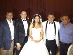 Hüsnü Özkara'nın mutlu günü