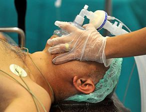 Doktor yemeğe gitti hastası öldü