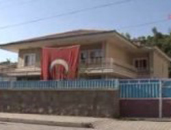 Beytüşşebap'a dev Türk bayrağı