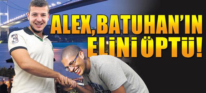 Batuhan, Alex'e el öptürdü