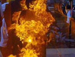 Trabzon'da koca karısını yaktı