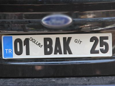 "Oğlum Bak Git" Plakada