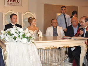 Şener nikah şahitliği yaptı