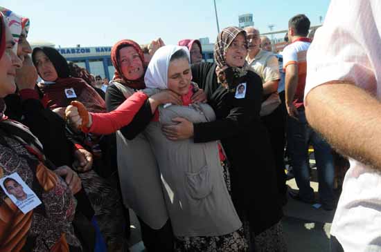 Araklı şehidine agladı...