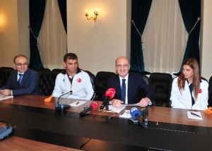 Bayraktar’dan milli sporculara ödül!