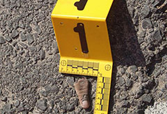 Olay yerinde parmak izini bıraktı