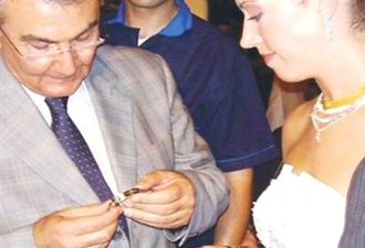 Baykal'ın Taktığı Altınlar 'Hazine'lik