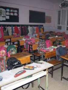 İlköğretim okulunu kundakladılar!