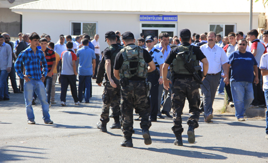 Bingöl'e gelip BDP'ye saldırdılar