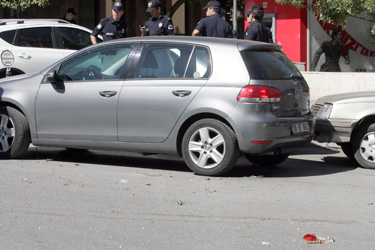 Büyükelçilik önünde bomba paniği