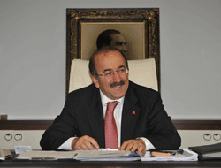 Şehit ailesine ziyarete gitti