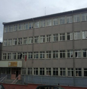 Lisede akıl almaz skandal!