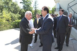 Çiçek, Rıza Gilani'yi Kabul Etti