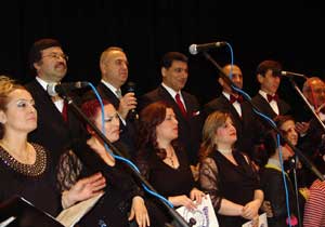 Vali Okutan şarkı söyledi