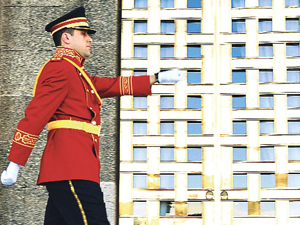 Meclis polisine tarihi üniforma