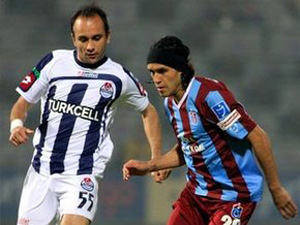 Milli futbolcu karısına dayak attı?