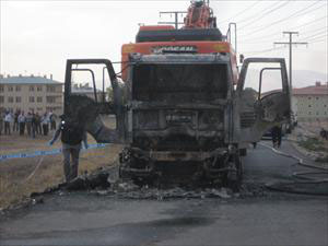 Operatör yanarak can verdi