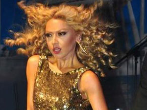 Hadise parayı akıllı kullanıyor!