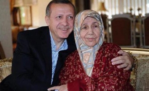 Başbakan'dan annesi için mevlid