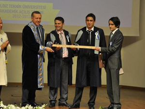 Trabzonlu Çavdar diplomayı O'ndan aldı