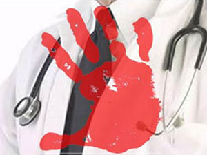 Doktor hastası tarafından darp edildi