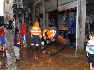Beşikdüzü'ne iş makineleri sevk edildi