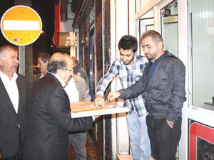 Gümrükçüoğlu sel mağdurlarının yanında