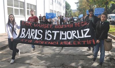 KTÜ Öğrencilerinden 'Savaşa Hayır' Yürüyüşü