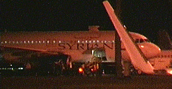 Esenboğa'ya jetler eşliğinde indirildi