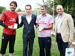 Şenol Güneş'e Galaxy S3 Telefon