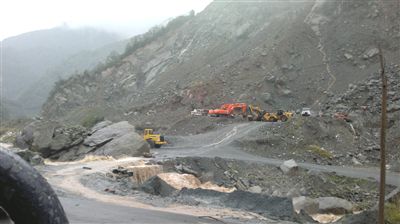 Rize'de heyelan oluştu !