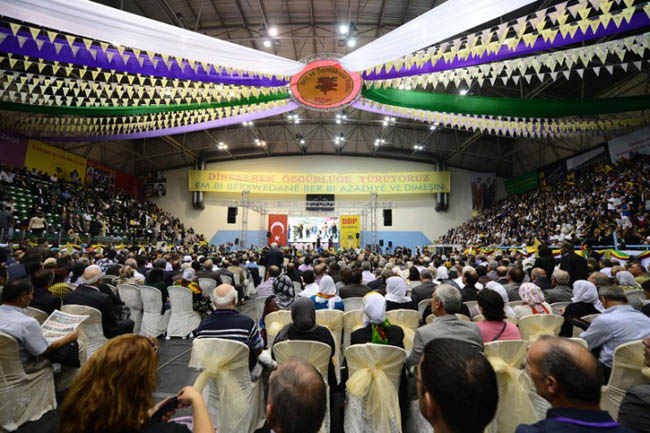 BDP Kongresinde Türk bayrağı!