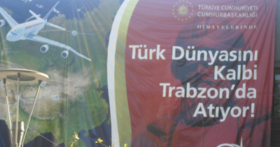 Kurultay afişlerindeki eksiklikler