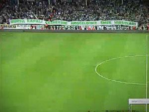 Tribünlerden FB'ye emek hırsızları pankartı