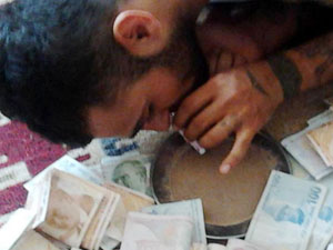 Fotoğrafı kendini ele verdi