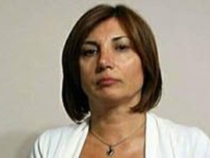 22 yıllık eşine dava açtı