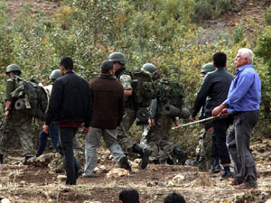 Mardin’deki olayda 2 asker de yaralandı.