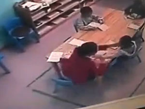 Arka arkaya 120 tokat attı