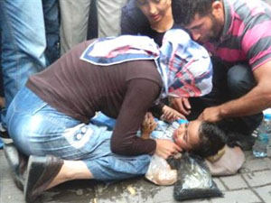 3 yaşındaki çocuk otomobil lastiğine sıkıştı