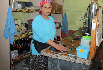 Elinin hamuruyla kahvehane işletiyor