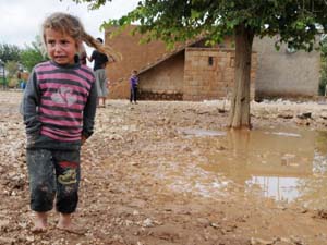 Yaralar sarılmaya çalışıyor