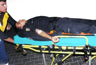 Suriyeli sığınmacılar polisi taşladı