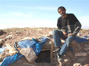 5 Yıldır Dağdaki Oyukta Yaşıyor